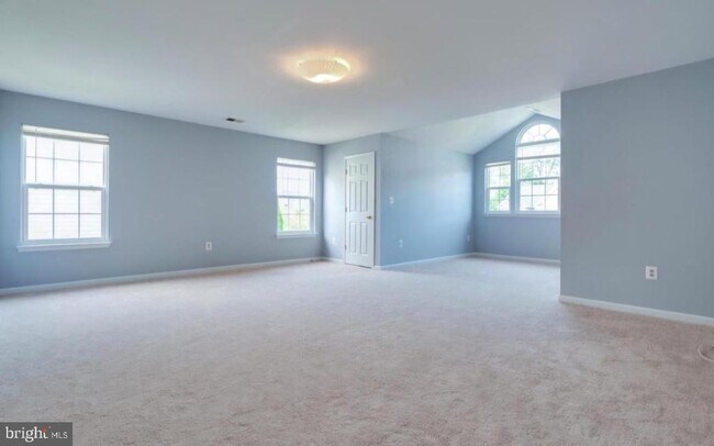 Building Photo - 8464 Hessian Hill Ct