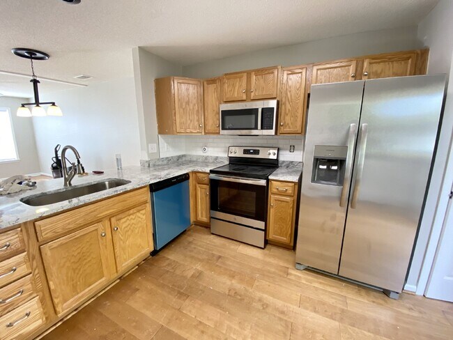 Building Photo - Three Bedroom, Townhome in The Farm!