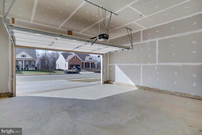 Building Photo - 6308 Savannah Dr