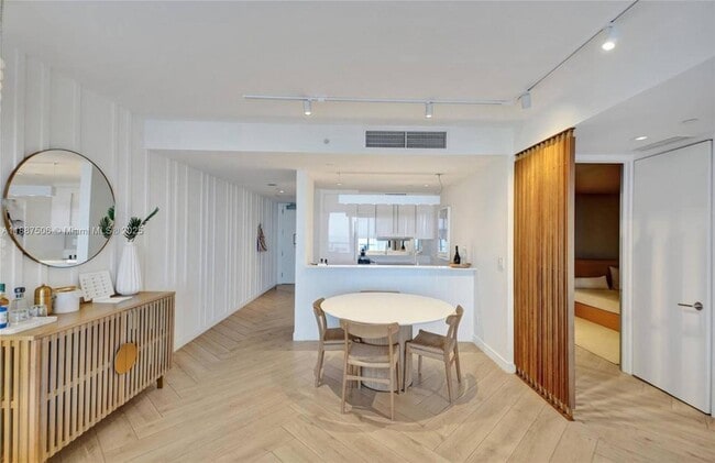 Building Photo - 2201 Collins Ave