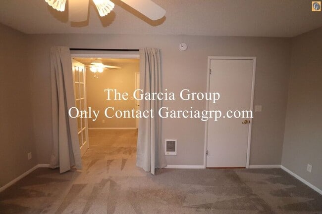 Building Photo - 2393 SW Park Pl