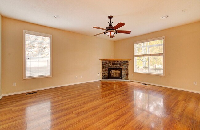 Building Photo - Salmon Creek 4 bd 2.5 ba Available Now!