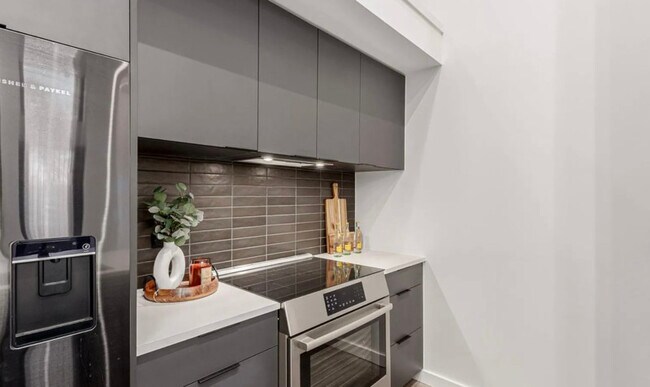 Building Photo - 1601 Park Ave