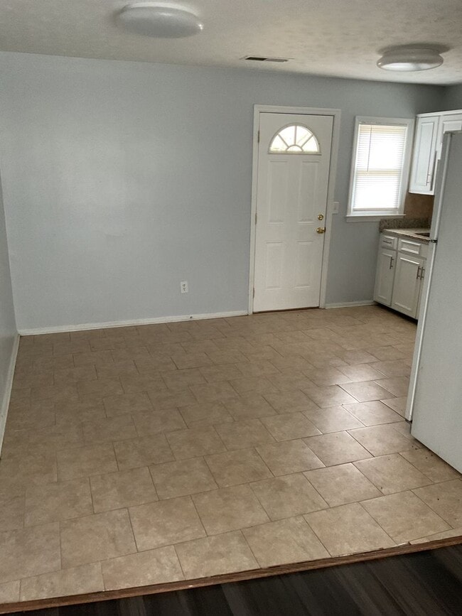 Building Photo - Charming Corner-Lot Rental in Vista Terrace!