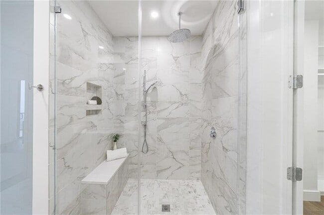 Building Photo - 2425 Peachtree Rd NE