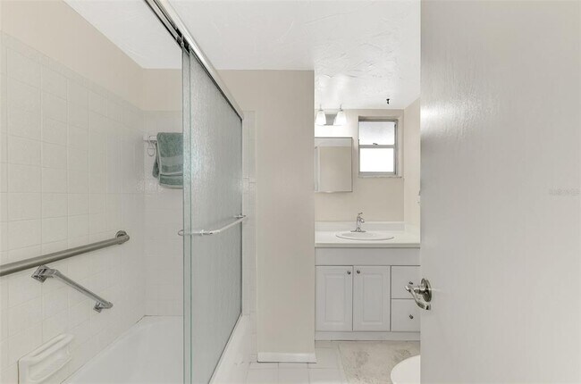 Building Photo - 102 Capri Isles Blvd