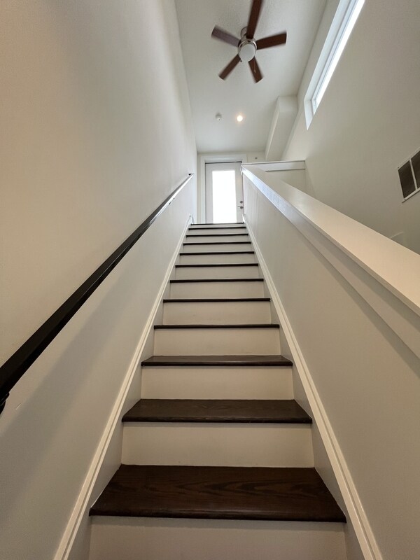 Building Photo - 1219 N 5th St