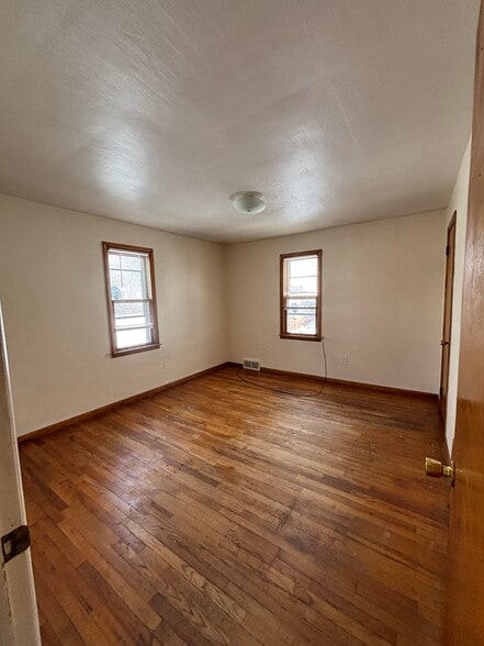 Building Photo - 162 Seminary Ave