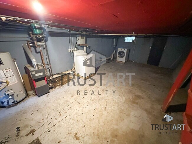 Building Photo - 5734 N Lambert St