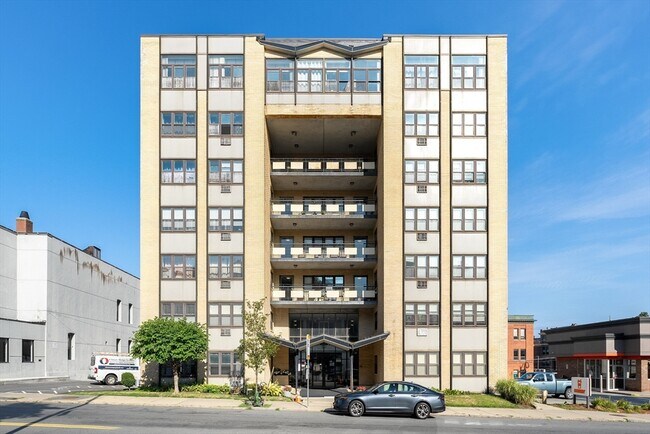 Building Photo - 340 Main St