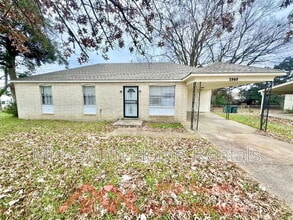 Building Photo - 3940 Schoolfield Rd