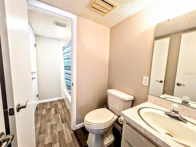 Building Photo - 743 Midway Dr