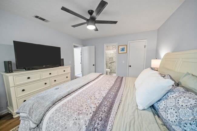 Building Photo - Whitemarsh Island Gem - Charming 3-Bedroom Home on a Corner Lot in Battery Point