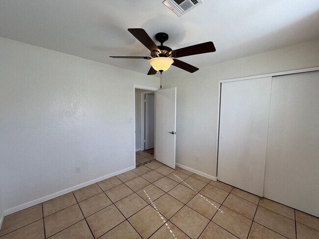 Building Photo - 4 BEDROOM POOL & SOLAR HOME!