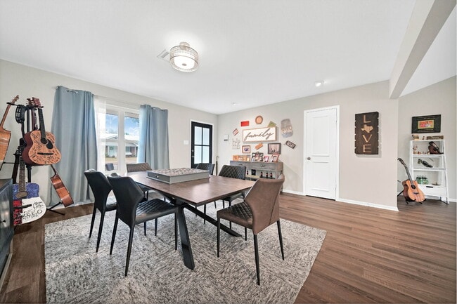 Building Photo - Charming 4-Bed Home with Granite Elegance in Sugar Land