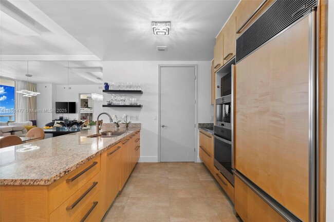 Building Photo - 15901 Collins Ave