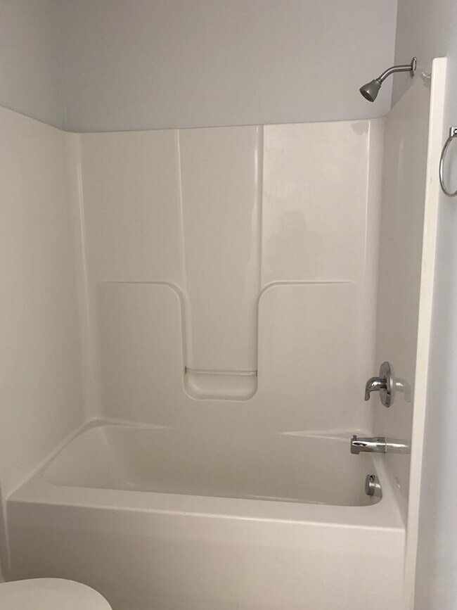 Building Photo - PERFECT COLLEGE RENTAL ONLY A HALF MILE FR...