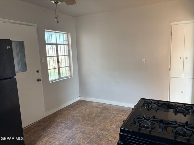 Building Photo - 3801 Mountain Ave