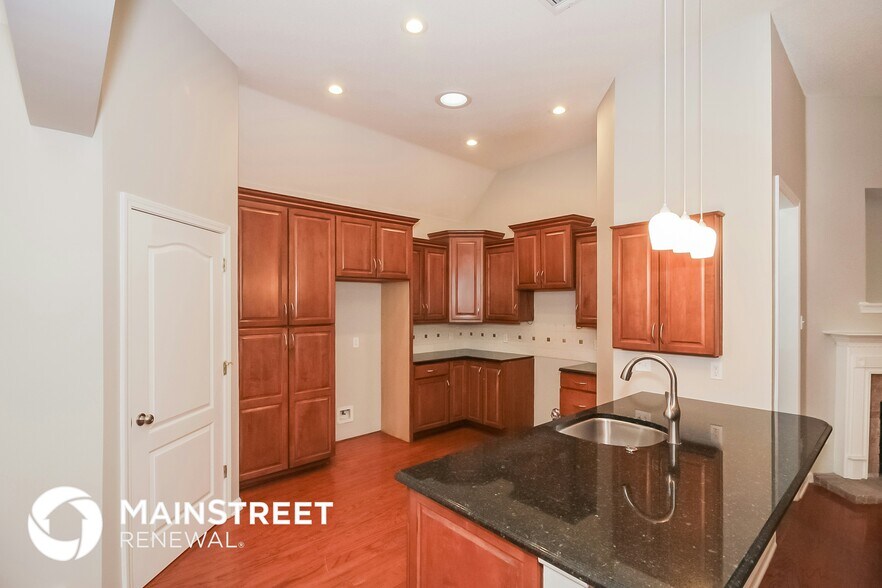 Building Photo - 372 Fleets Hill Dr