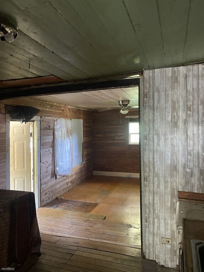 Building Photo - 2 br, 1 bath House - 913 South Elm Street