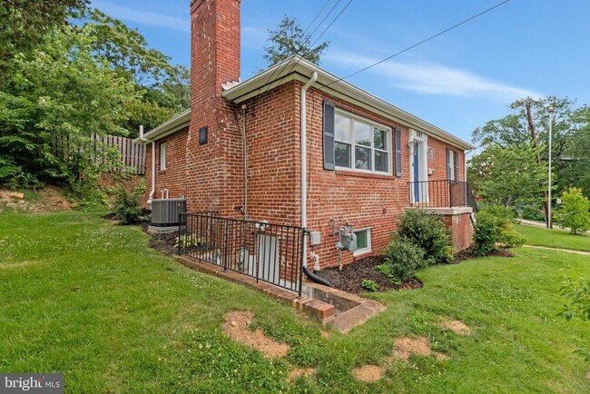 Building Photo - 301 Moncure Dr