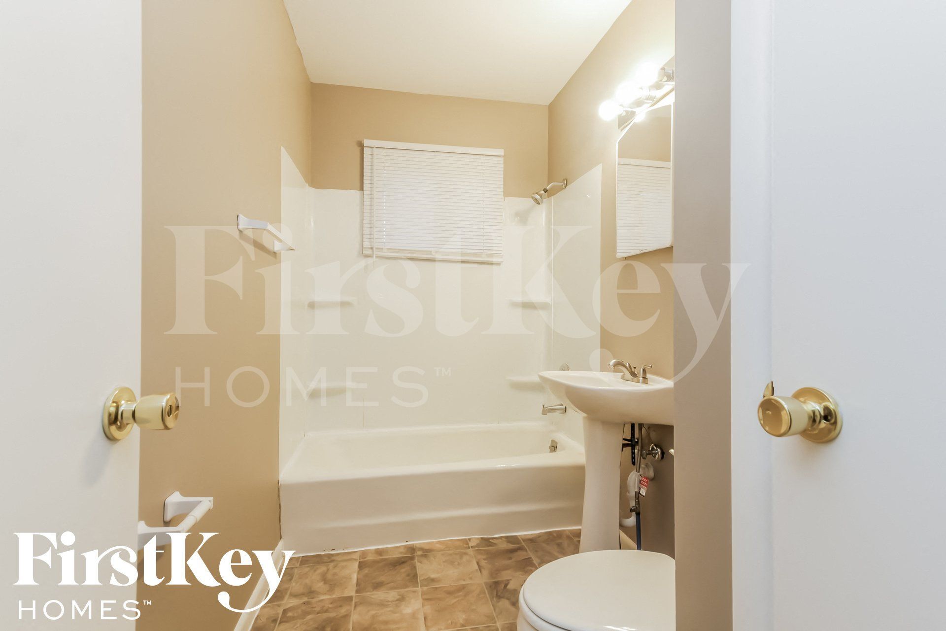 Building Photo - 376 Ticen St