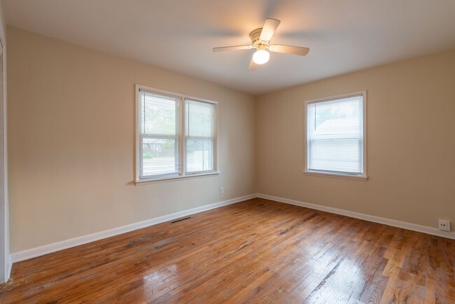 Building Photo - Portland Duplex