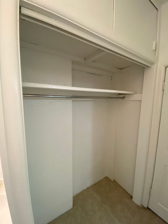 Building Photo - Emerling Property 4