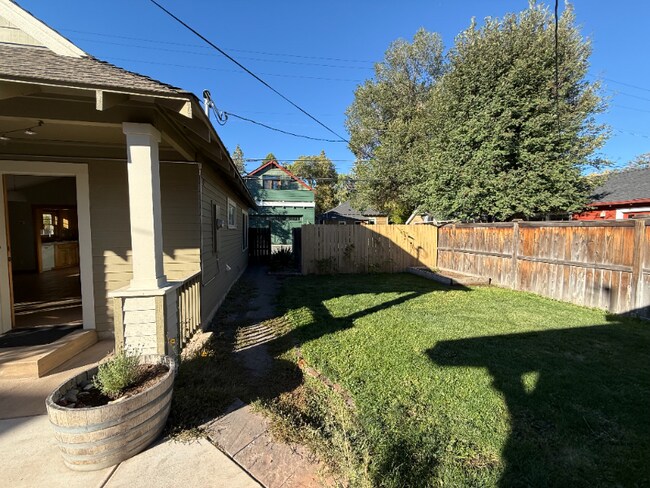 Building Photo - 514 NW Delaware Ave