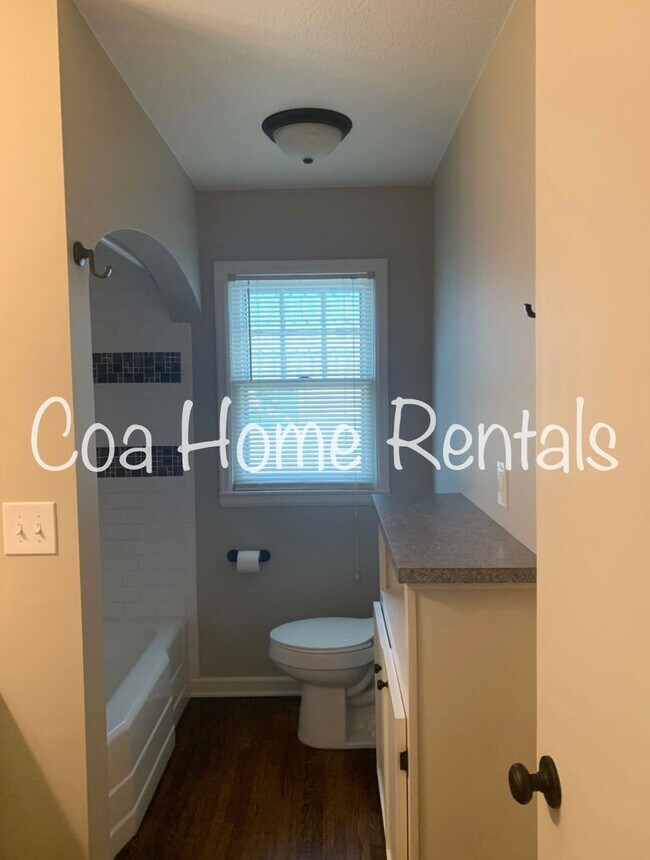 Building Photo - Remodeled East Side Home