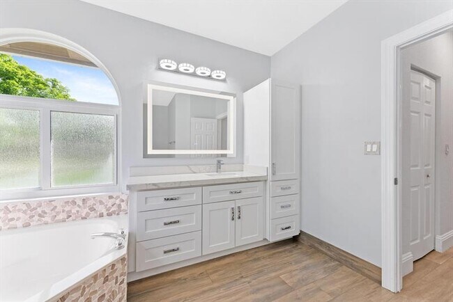 Building Photo - 6689 NW 70th Pl