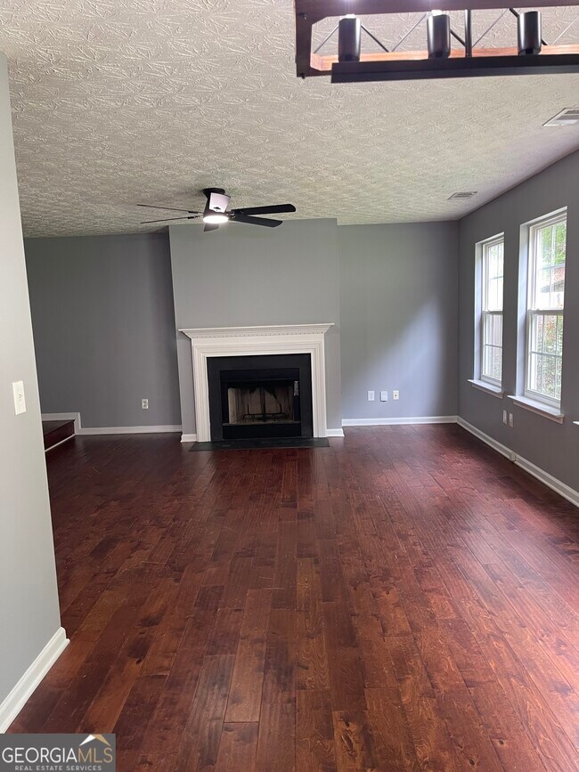 Building Photo - 116 Village Trce