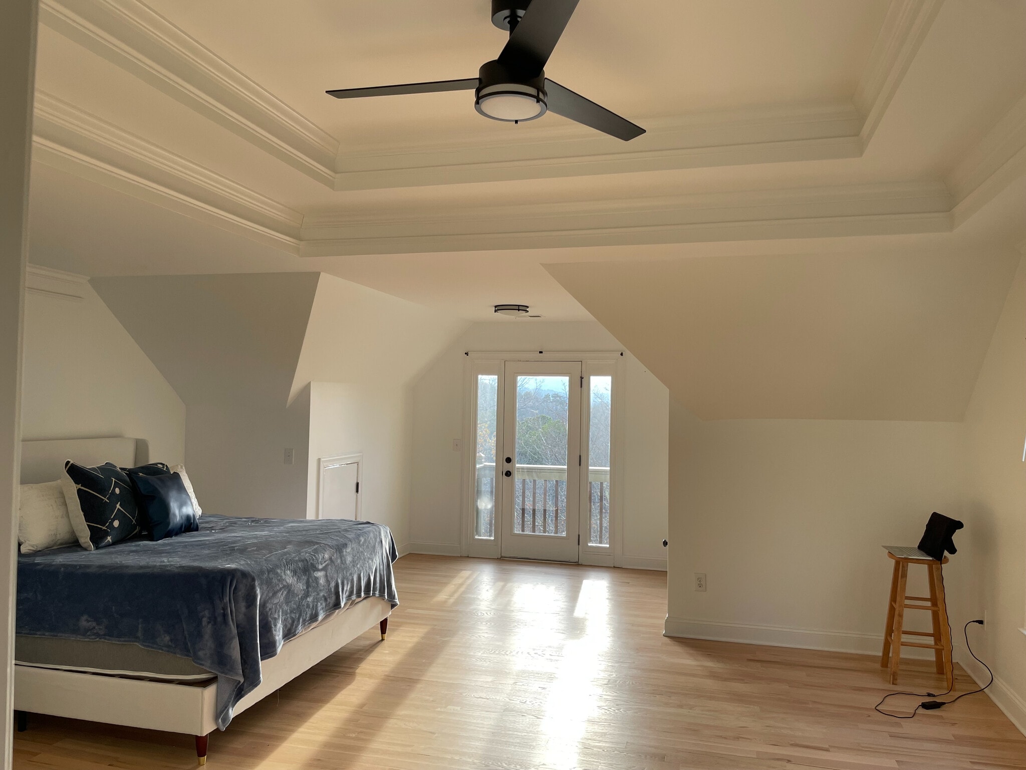 Building Photo - Room in House on Hillside Dr