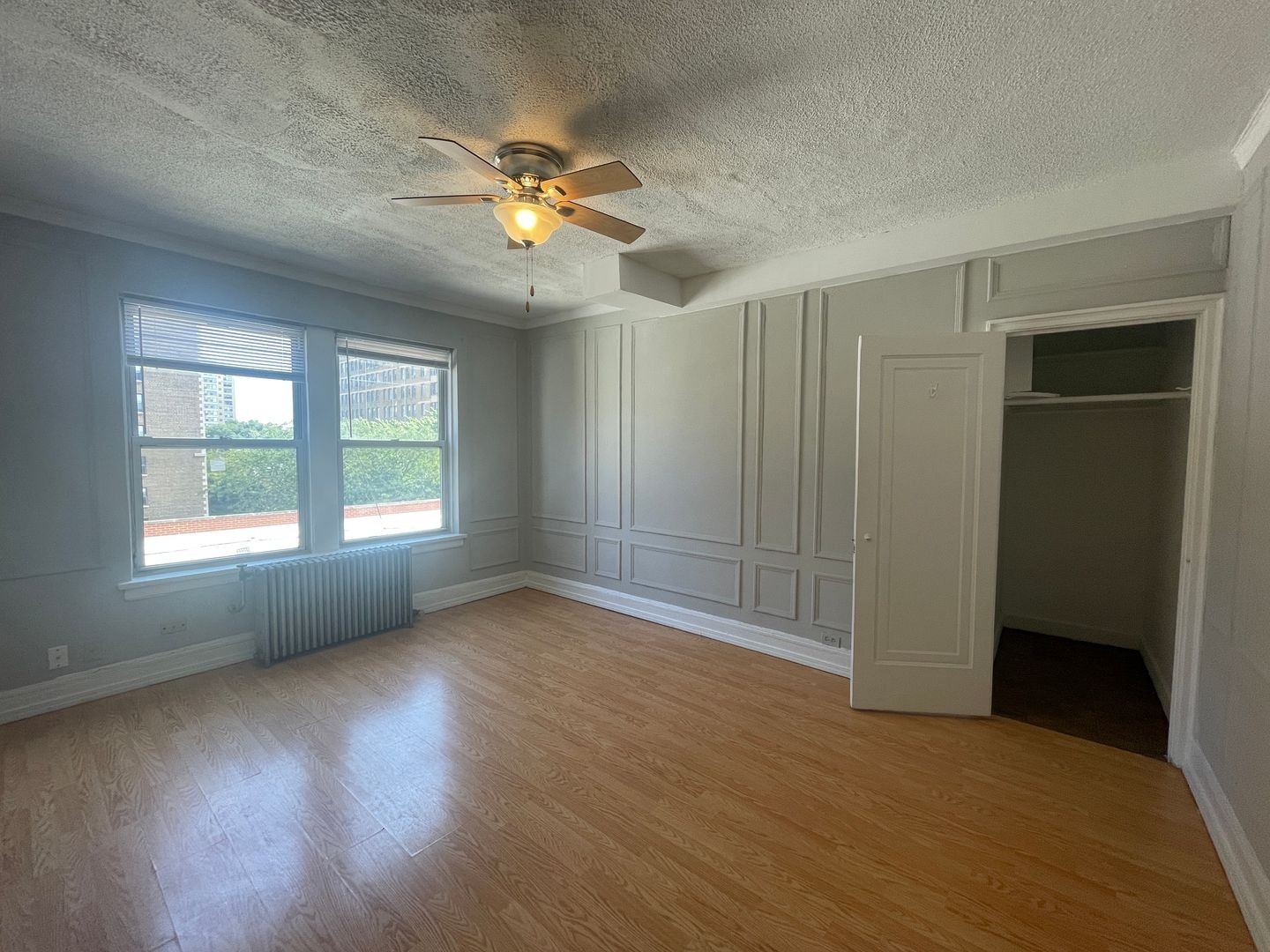 Building Photo - 449 W Briar Pl