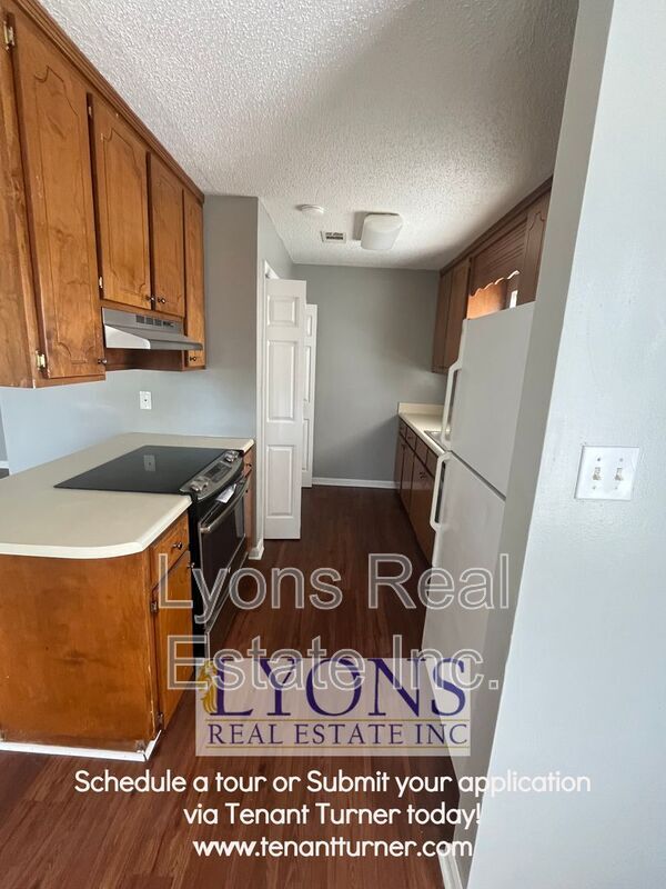 Building Photo - 1602 Lexington Cir