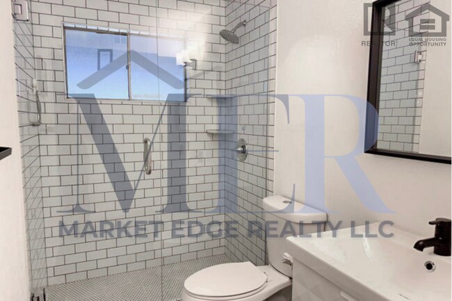 Building Photo - 4711