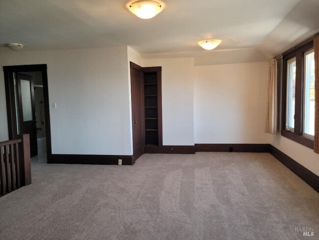Building Photo - 305 2nd St