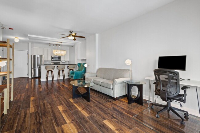 Building Photo - 330 N Jefferson St