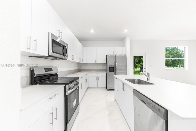 Building Photo - 2209 SE 30th St