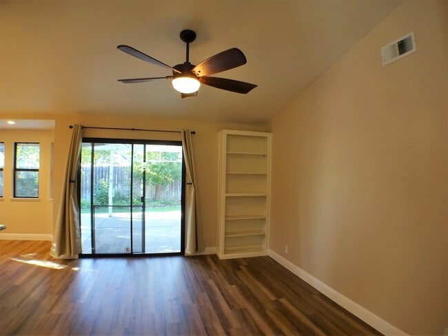 Building Photo - 3008 California Park Dr