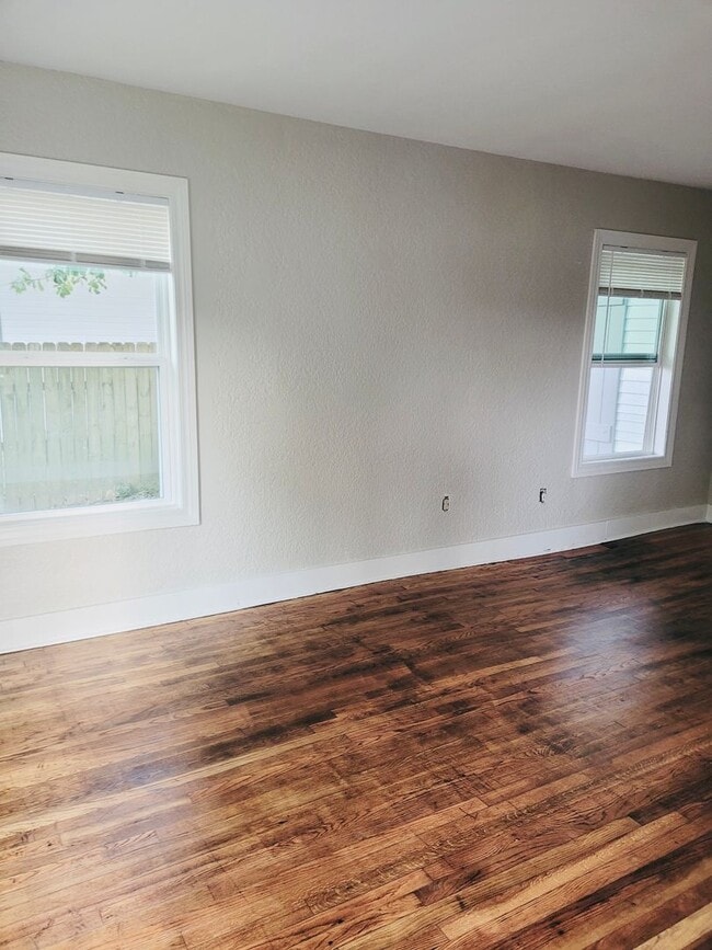 Building Photo - 4958 Bradley St