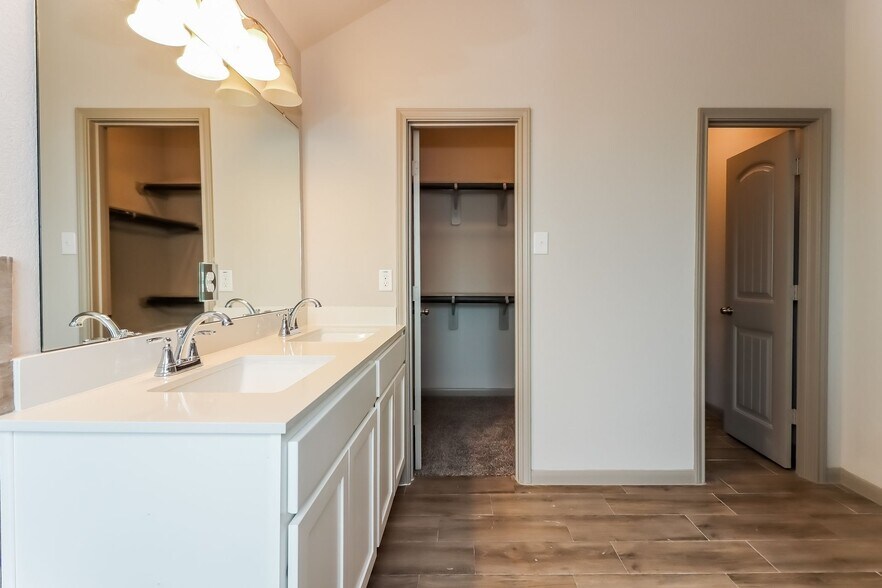 Building Photo - 7902 Cypress Country Dr