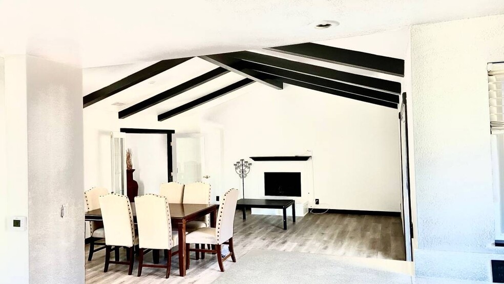 Building Photo - 10522 Brier Ln
