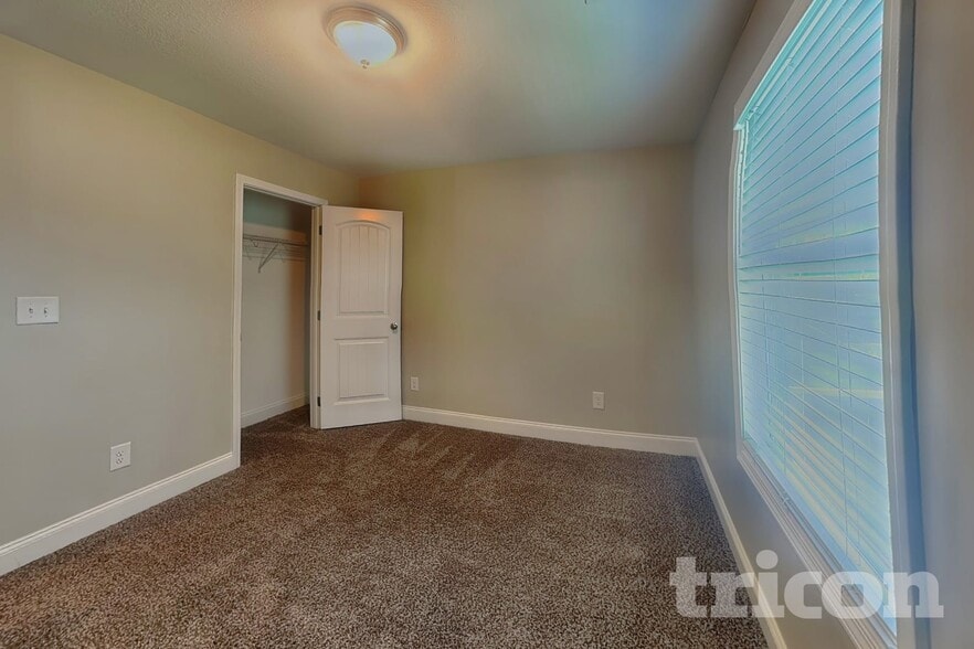 Building Photo - 513 Sourwood Dr