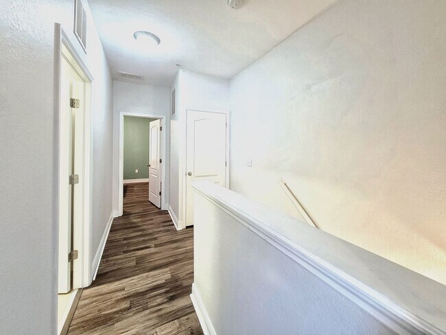 Building Photo - 2946 SW 35th Pl