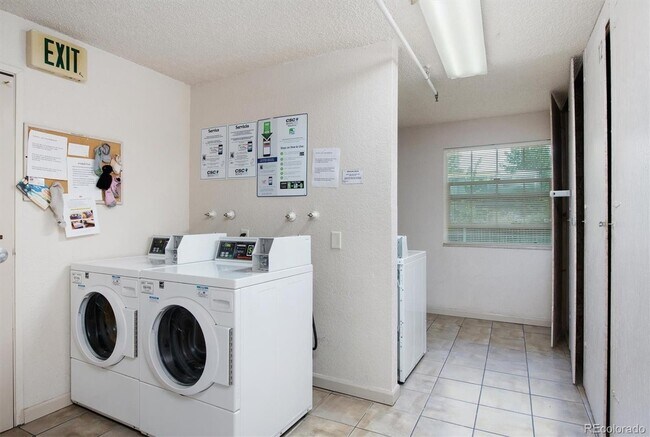 Building Photo - 3250 Oneal Cir