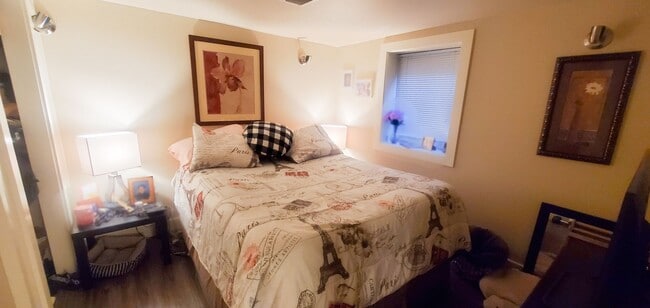 Building Photo - Pre-Leasing for August - 8Bed/2Bath House