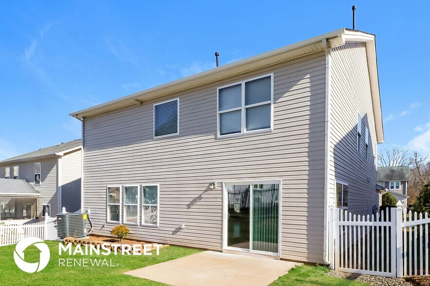 Building Photo - 2013 Double Cedar Dr