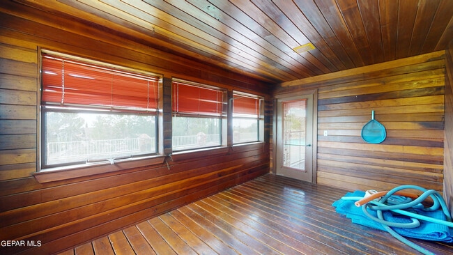 Building Photo - 801 Claravista Ln