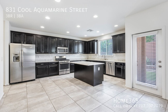 Building Photo - Beautiful 2 Story 3 Bed 2.5 Bath home in t...